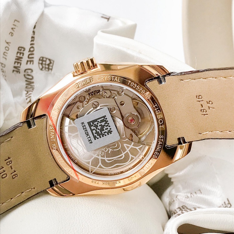 đồng hồ Automatic với máy cơ tự động
