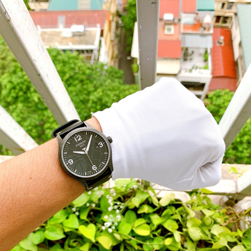 T116.410.36.067.00 nổi bật với size mặt 42 mm