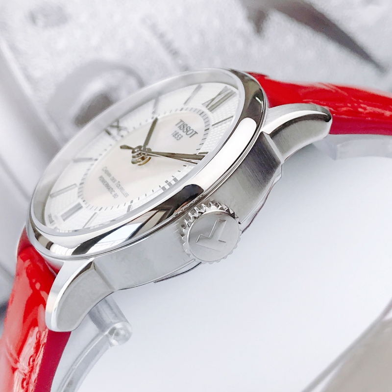 Logo có chữ "T," biểu tượng của hãng đồng hồ Tissot