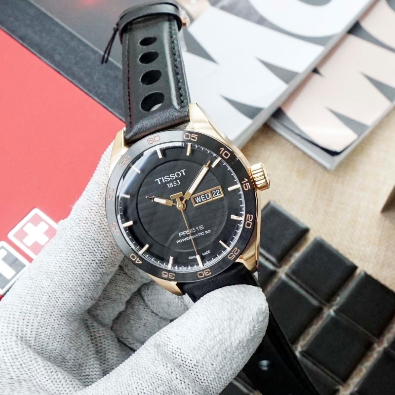 Tissot T100.430.36.051.00 với tone màu đen tổng thể cá tính