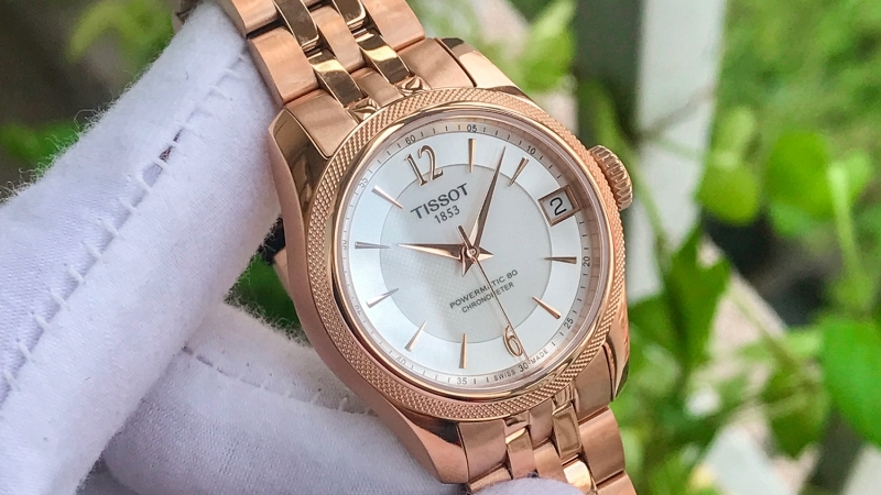 Mặt số đơn giản nhưng tinh tế trên T108.208.33.117.00 