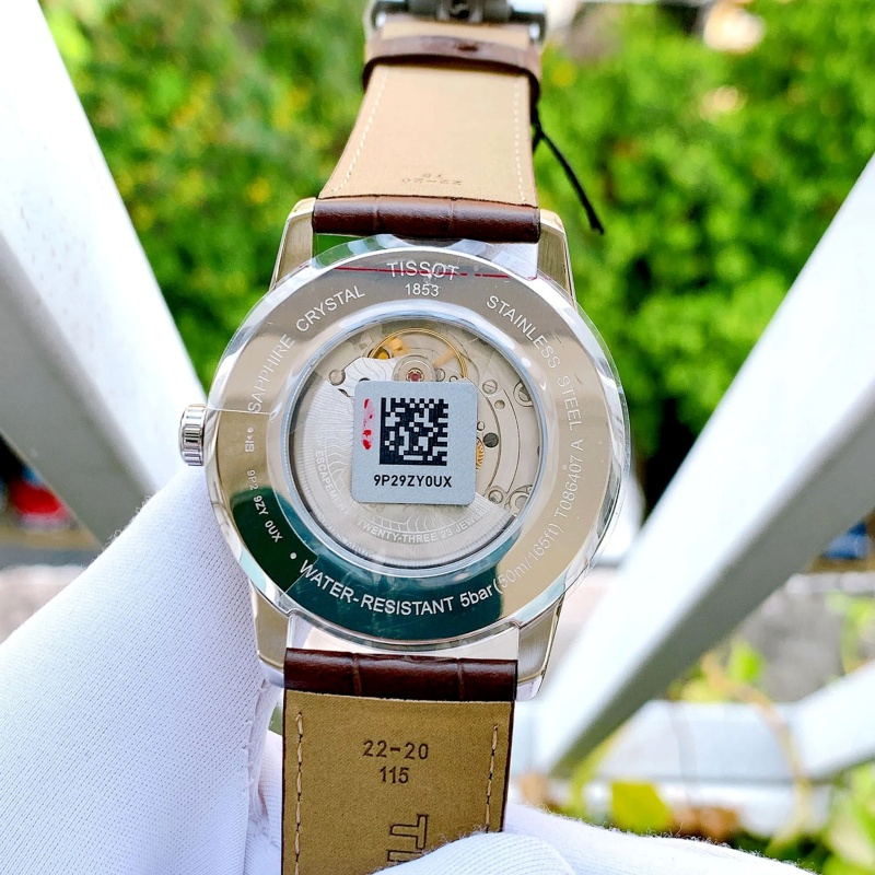 Chiếc đồng hồ thể hiện sự tinh tế và chất lượng của thương hiệu Tissot.