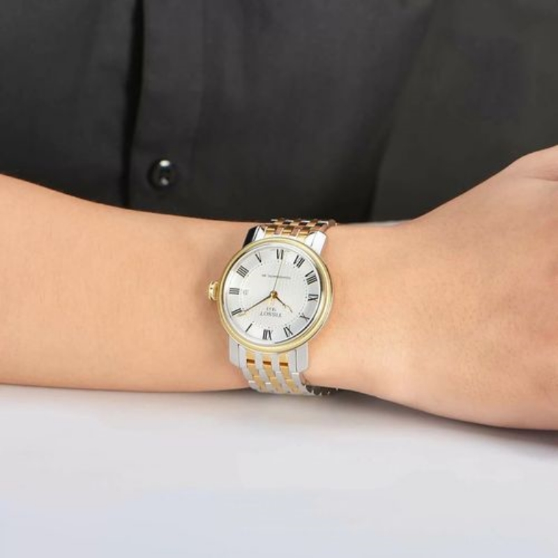 Tissot T097.407.22.033.00 dễ dàng kết hợp với trang phục công sở