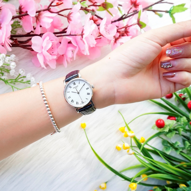 Tissot T109.210.16.033.00 dễ dàng kết hợp với nhiều phong cách thời trang khác nhau