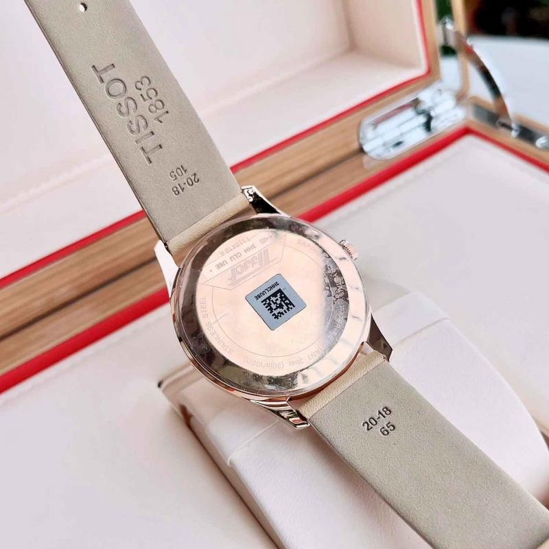 Tissot đã chọn bộ máy quartz ETA F06.111 để điều khiển mọi hoạt động của T118.410.36.277.01