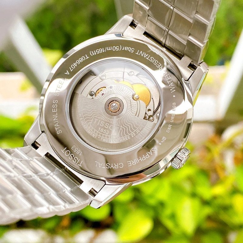 Chiếc đồng hồ thể hiện sự tinh tế và chất lượng của thương hiệu Tissot