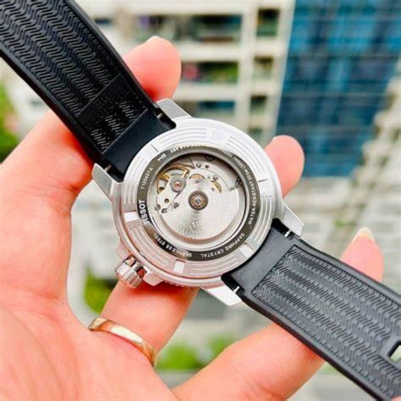 TISSOT SEASTAR 1000 Powermatic 80 trở thành lựa chọn lý tưởng cho những quý ông đam mê sự hiện đại
