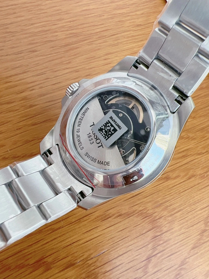 Tissot T106.407.11.031.01 được trang bị bộ máy Caliber Swissmatic ETA C15.111