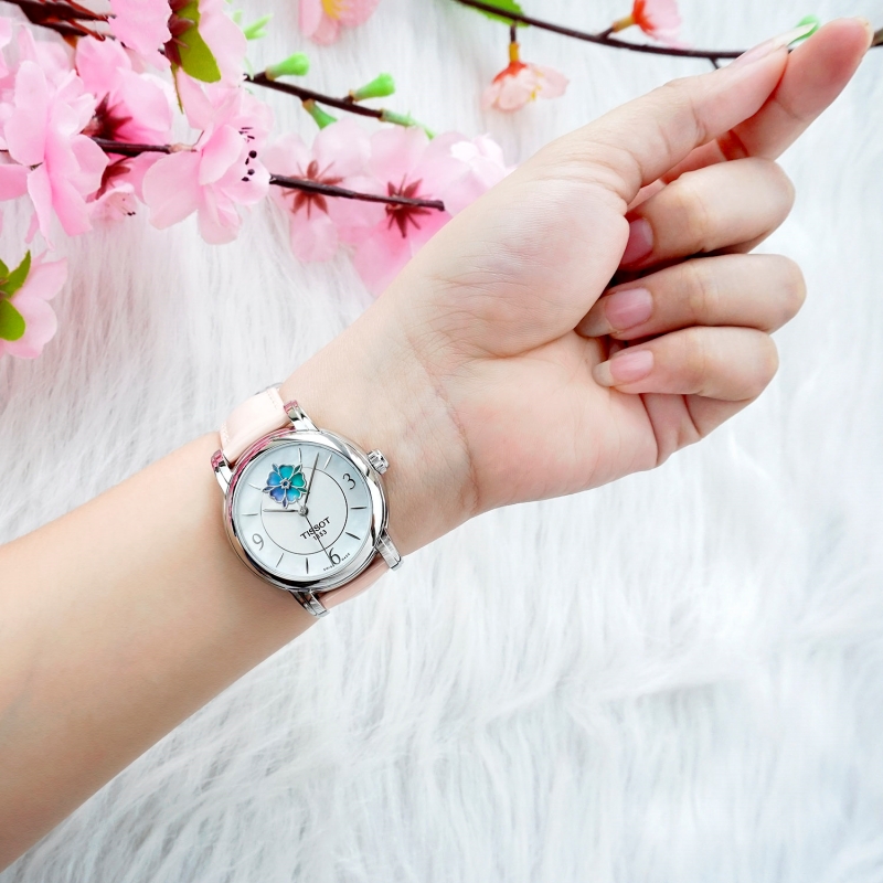 TISSOT T050.207.16.117.00 phù hợp với những phụ nữ có chu vi cổ tay từ trung bình trở lên