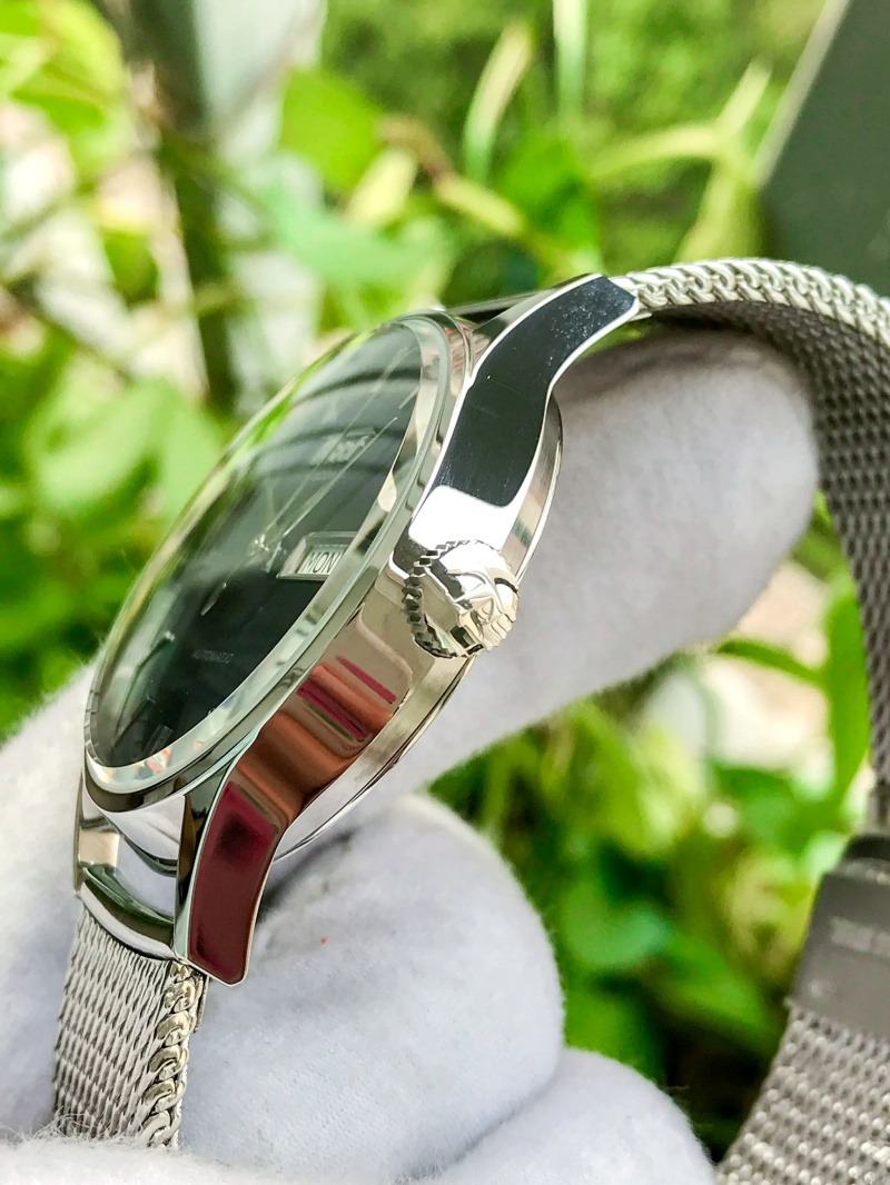 Với đường kính mặt 40mm và độ dày 11.6mm mang đến sự cân đối trên cổ tay