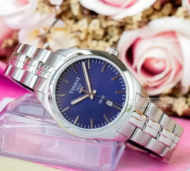 Chất liệu sapphire chống trầy giúp đồng hồ giữ được vẻ đẹp mắt và bền bỉ qua thời gian dài.