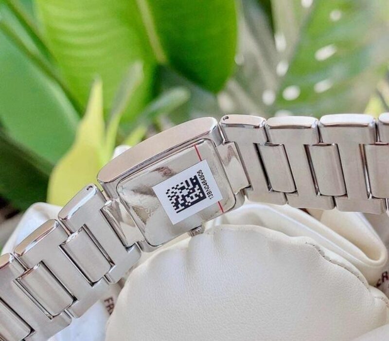 Đồng hồ pin cũng rất dễ dàng và tiết kiệm chi phí bảo dưỡng