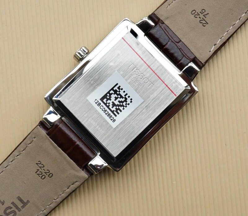 Chiếc đồng hồ TISSOT T061.510.16.031.00 trở thành điểm nhấn hoàn hảo cho mọi bộ trang phục.
