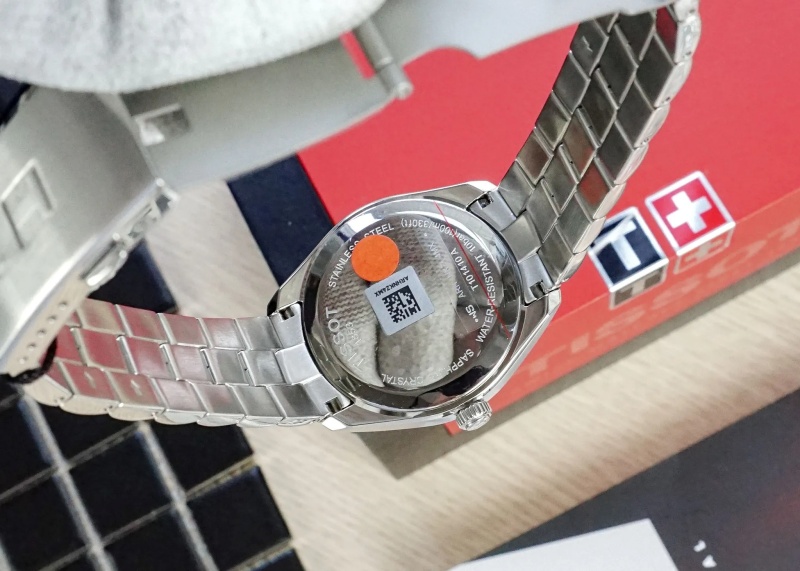 Độ chính xác vượt trội của công nghệ quartz giúp đồng hồ luôn giữ thời gian chính xác.