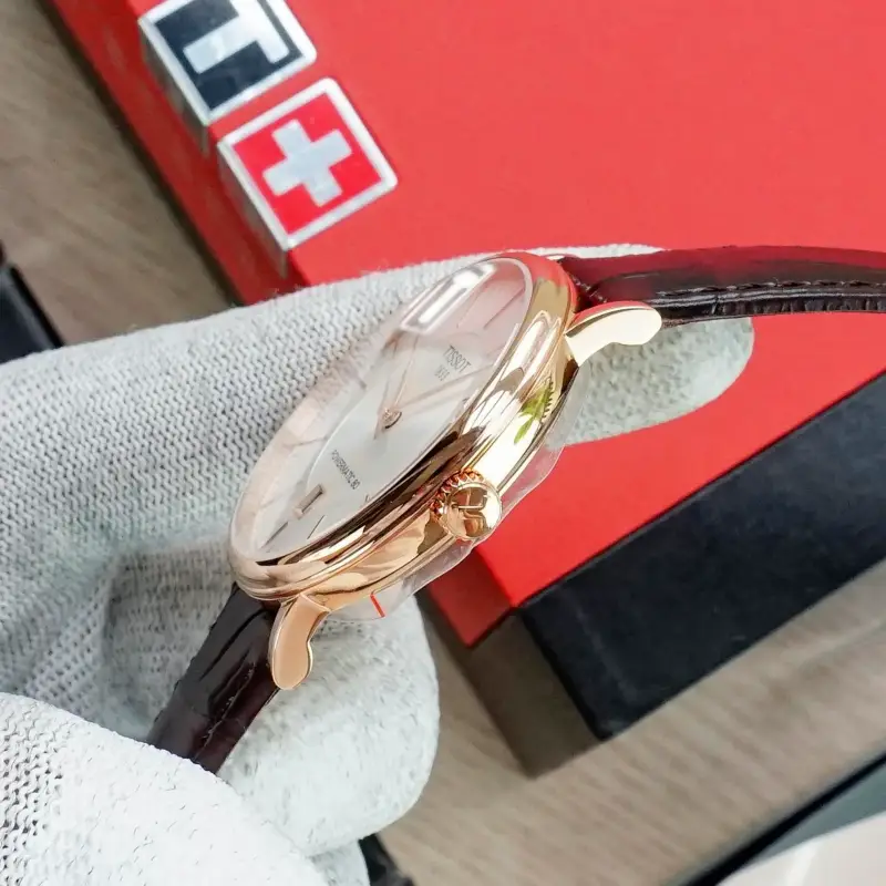 Vỏ đồng hồ được làm từ thép không gỉ 316L cao cấp