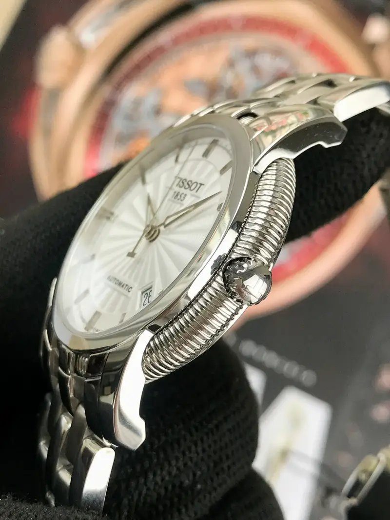 Viền bezel răng cưa sắc nét
