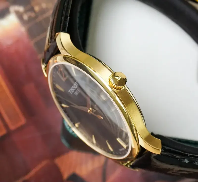 Vỏ và núm mạ vàng gold sang trọng 