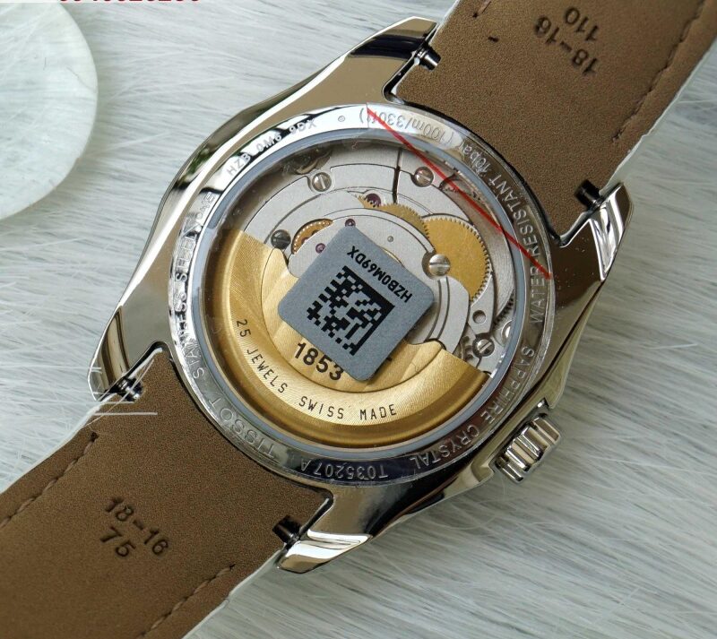 Mặt đáy của đồng hồ