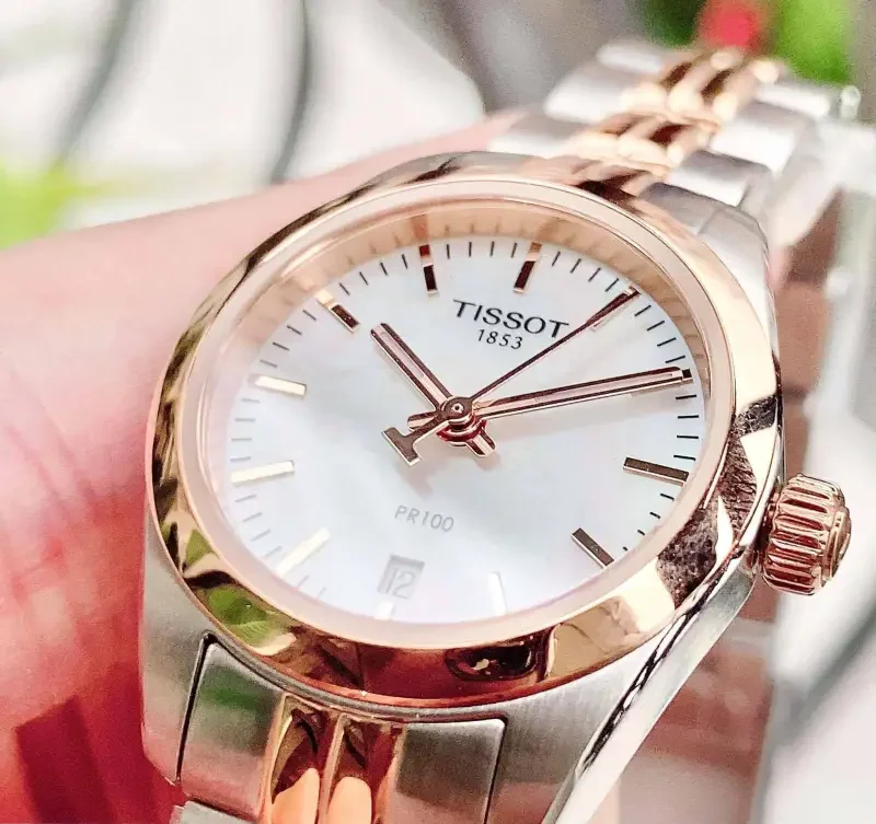 Các chi tiết được mạ vàng hồng nổi bật